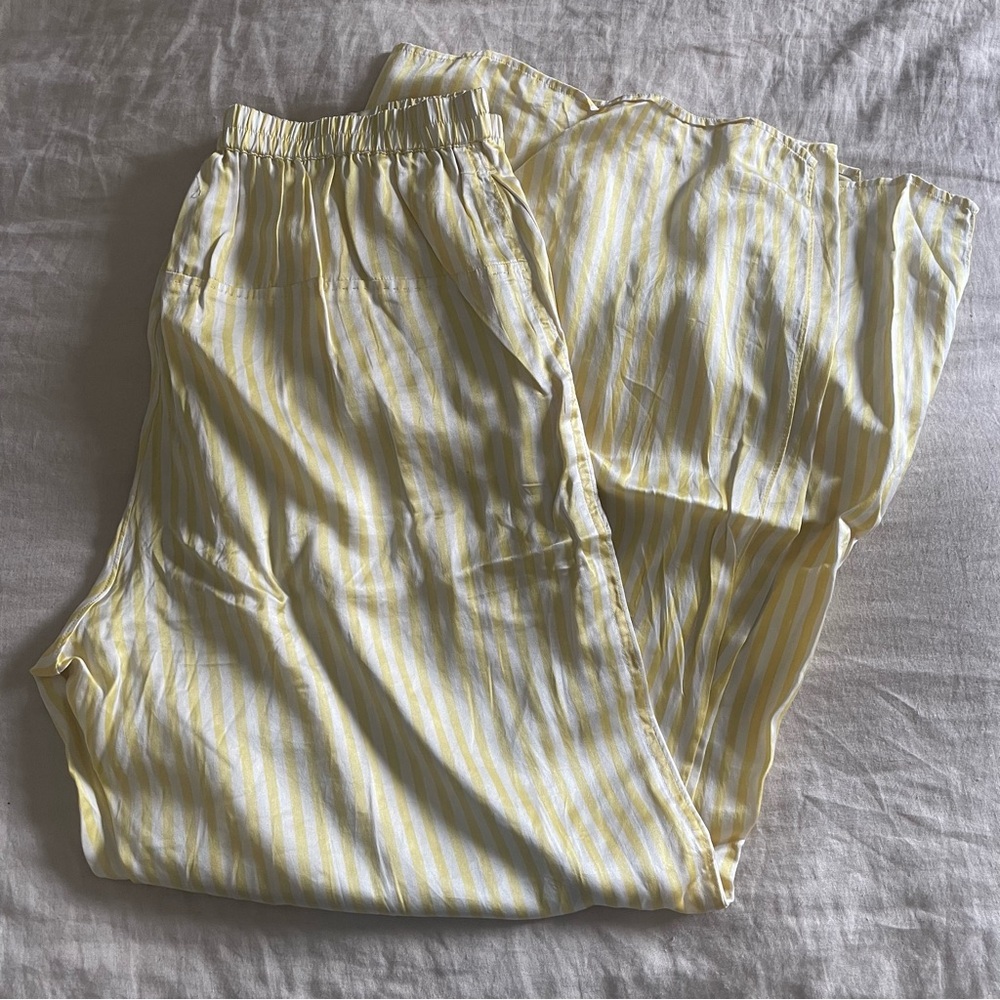 Bundle! Lunya Washable Silk High Rise Pant, Crop blouse and T-shirt - Picture 7 of 8